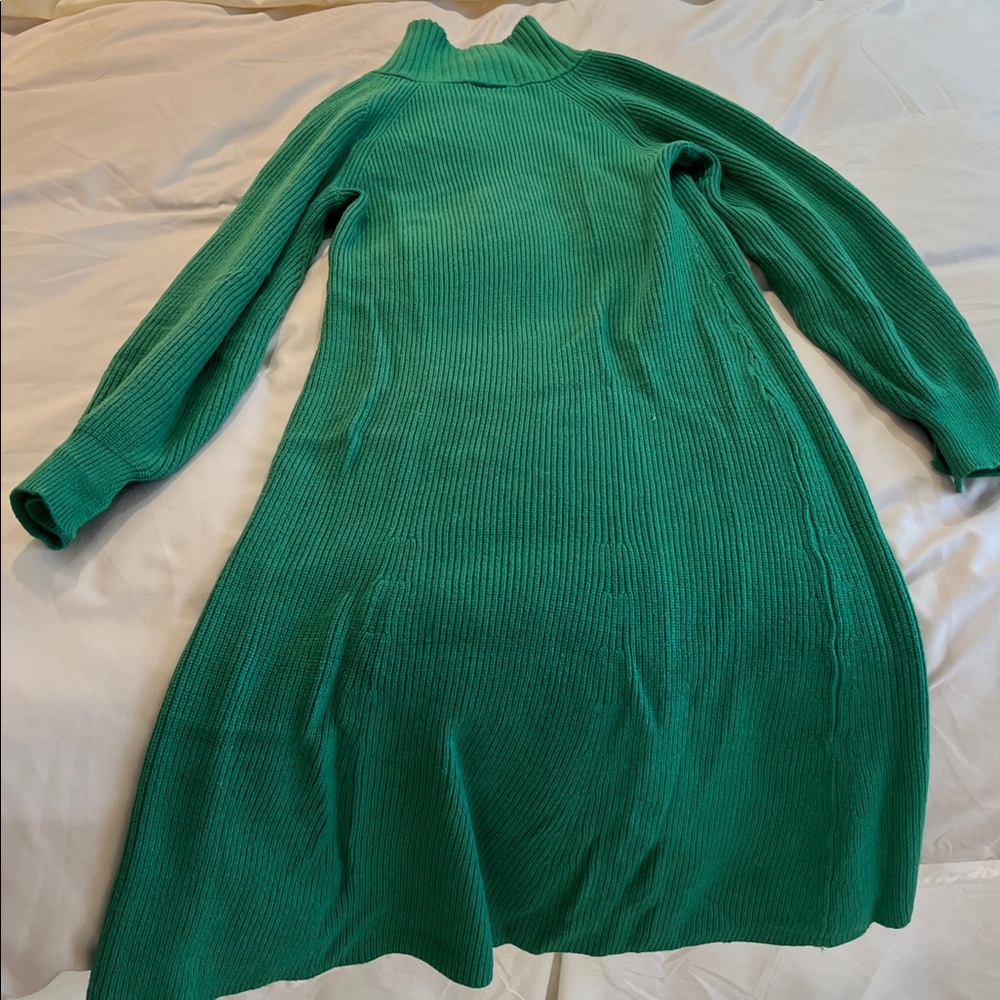 Chic green dress